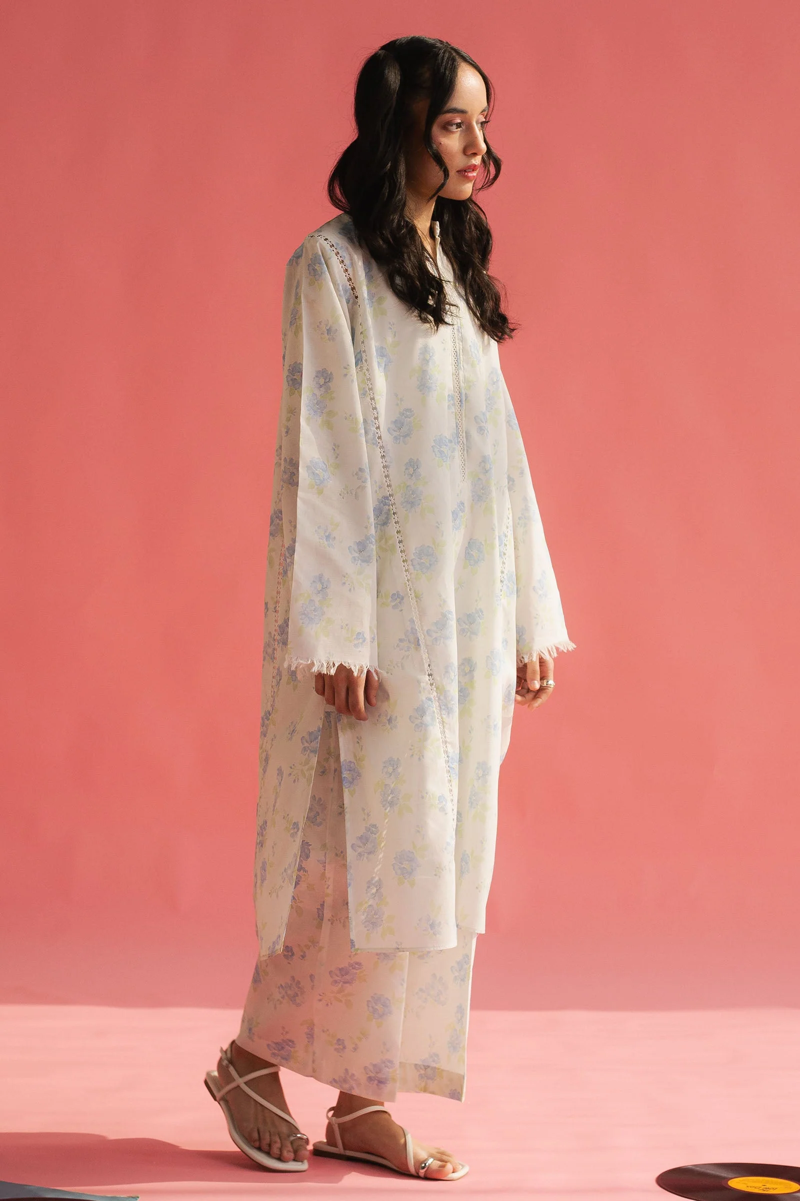 CR25B0220 - Image 4