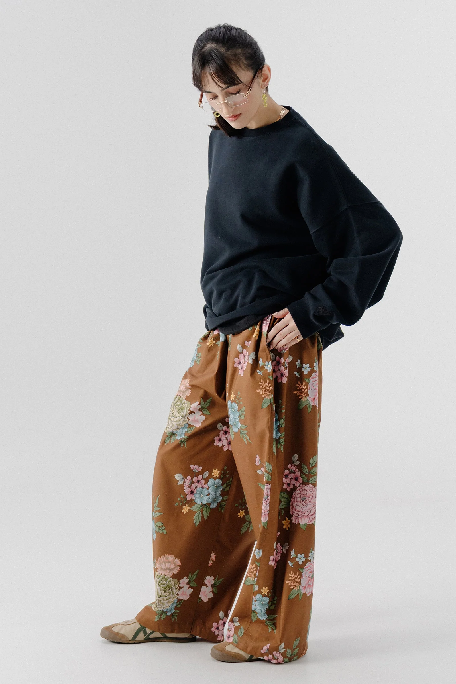 Soft Oversized SweatShirt - Black - Image 4