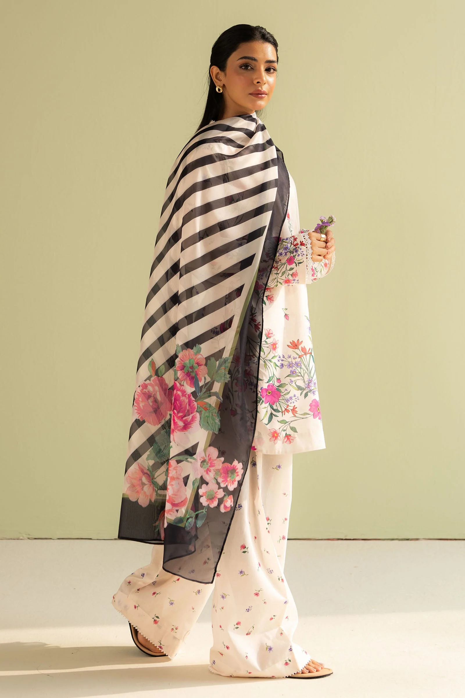 Reena-4B - Image 3